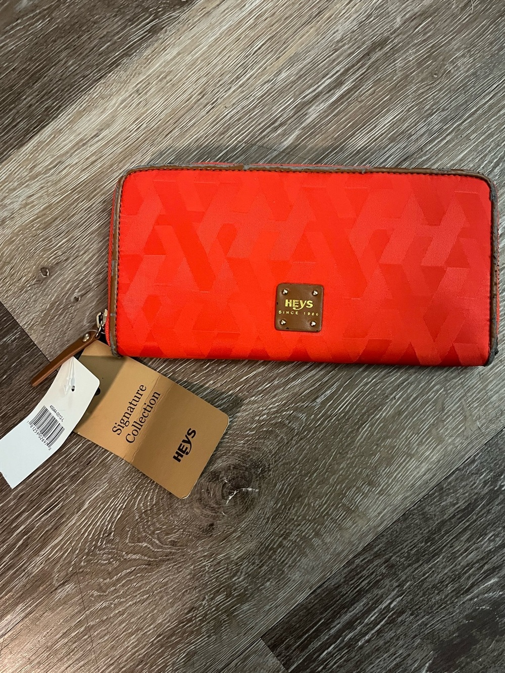 NWT Heys Signature Wallet Bright Orange Geometric Zip Around (Call out- Read)